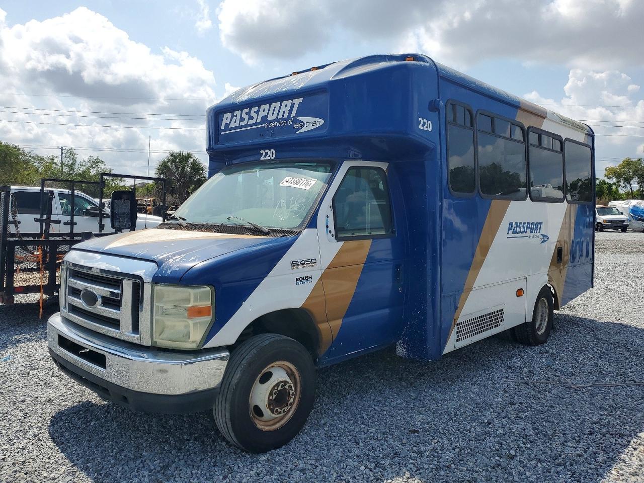 2016 Ford Econoline E450 Super Duty Cutaway Van - Image 2