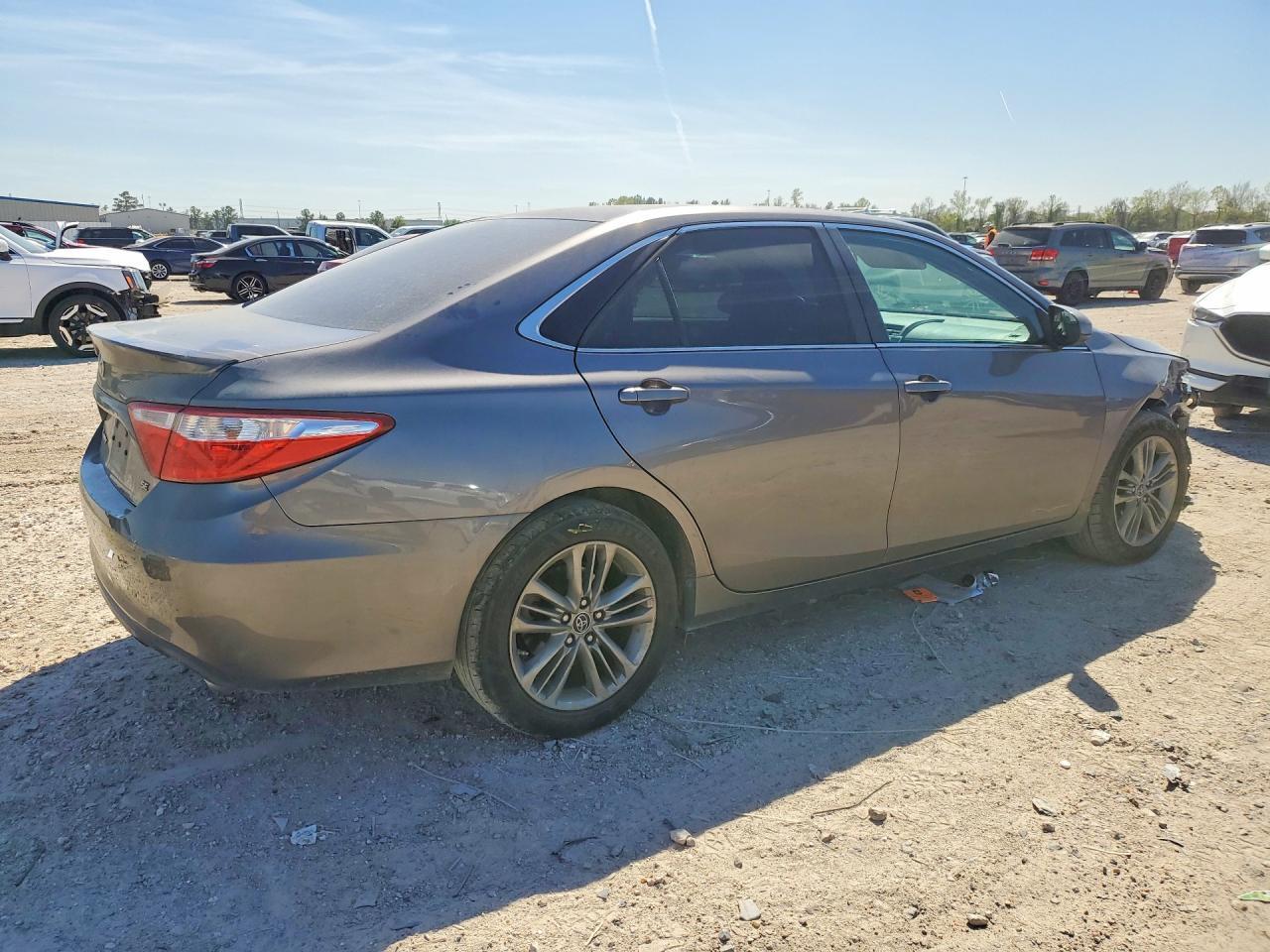 2015 Toyota Camry Se - Image 3