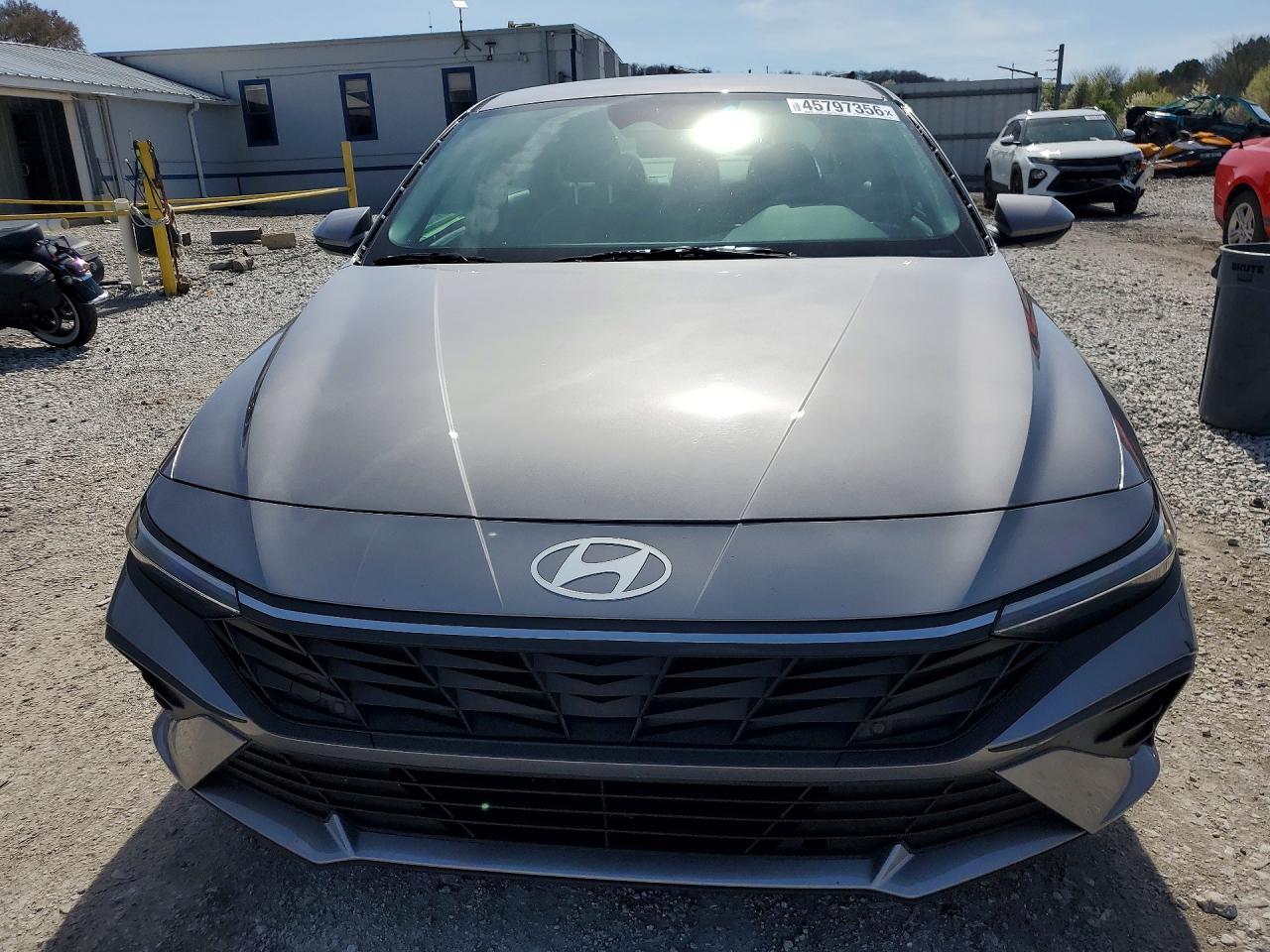 2024 Hyundai Elantra Se - Image 5