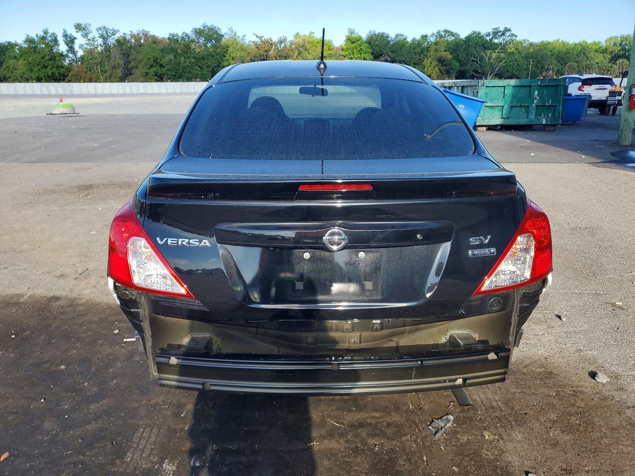 2018 Nissan Versa Sv - Image 6