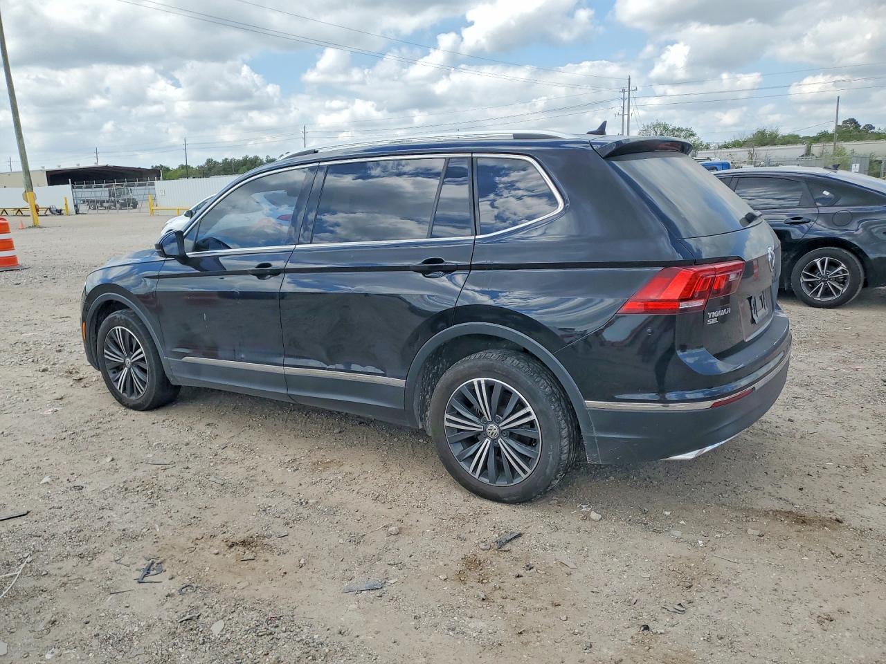 2018 Volkswagen Tiguan Se - Image 2