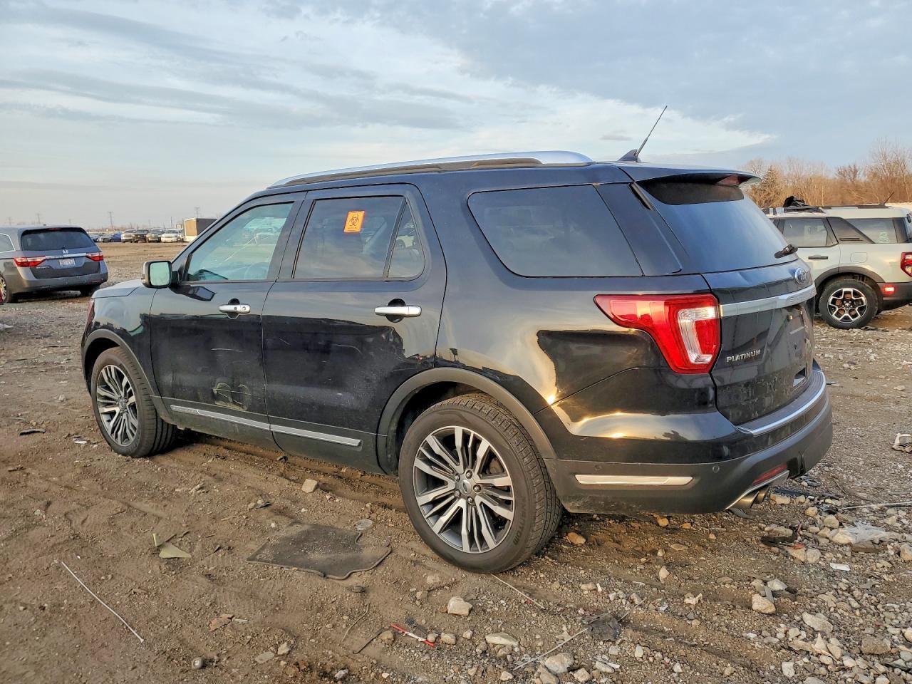 2019 Ford Explorer Platinum - Image 2