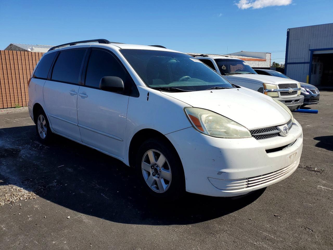 2004 Toyota Sienna Le 7 Passenger - Image 4