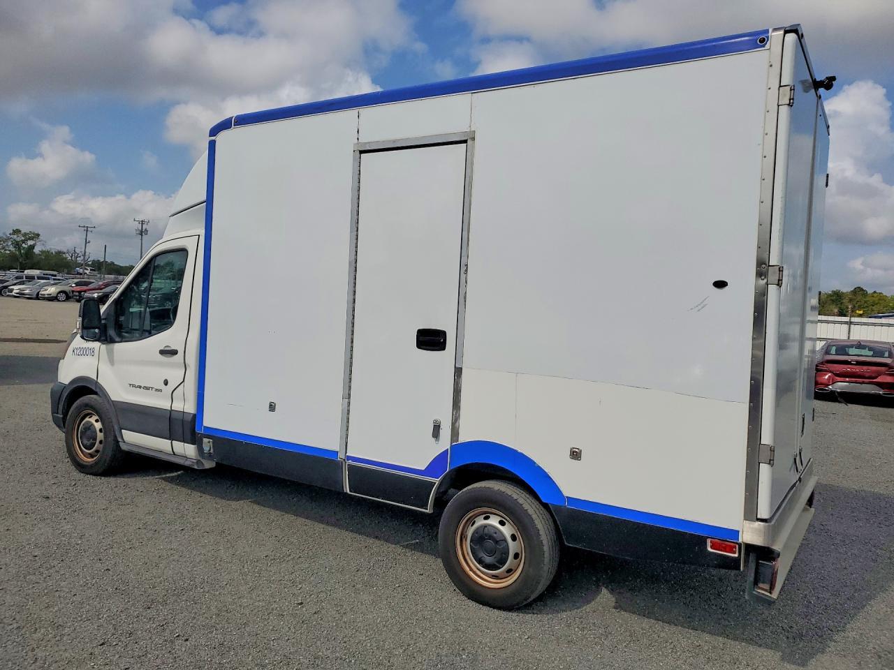 2020 Ford Transit Delivery Truck - Фото 2
