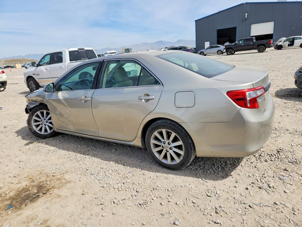 2014 Toyota Camry Xle - Image 2