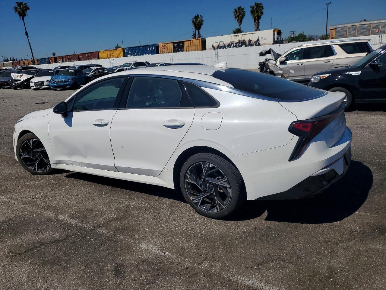 2025 Kia K5 - Фото 2