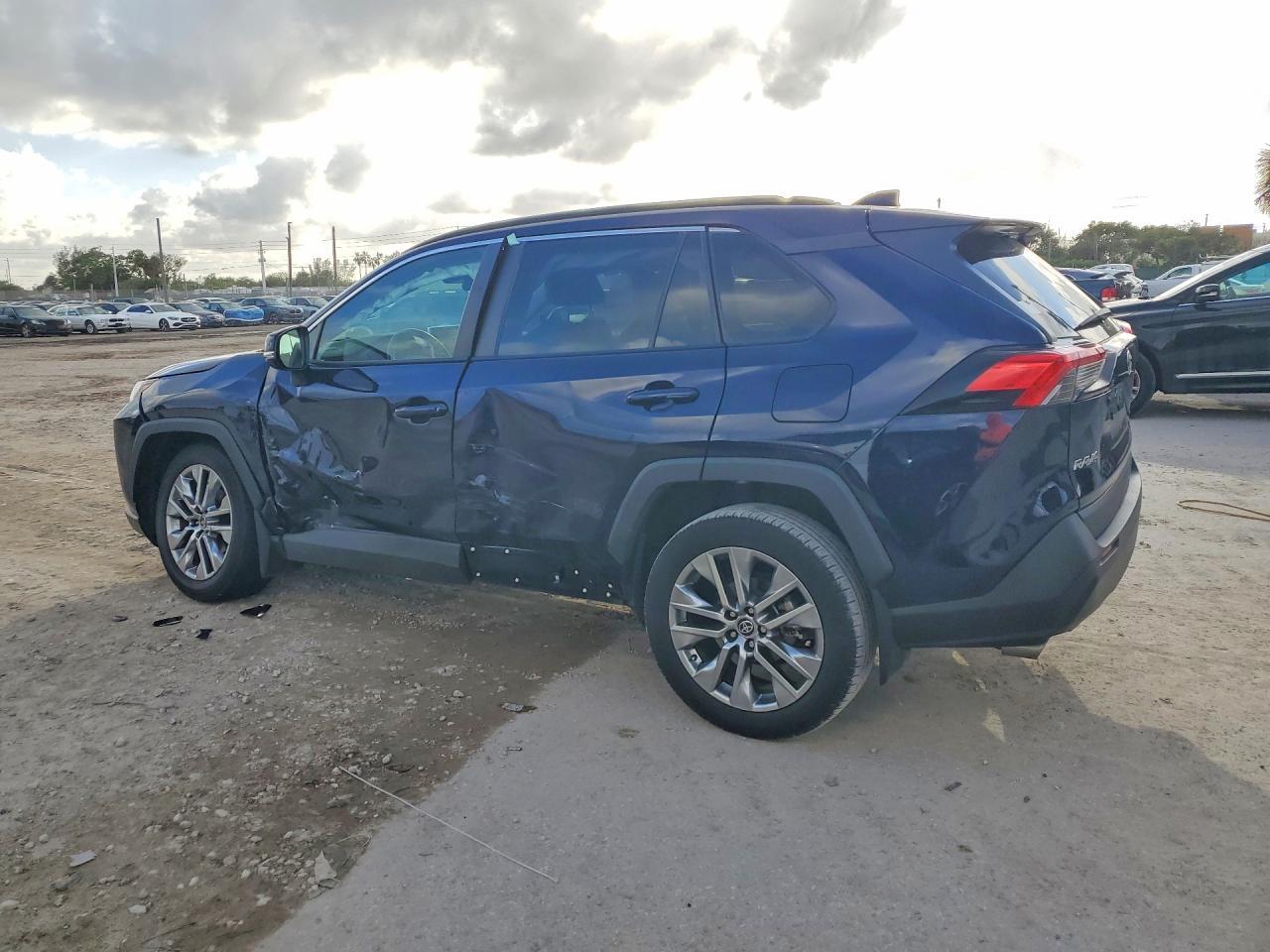 2024 Toyota Rav4 Xle Premium - Фото 2