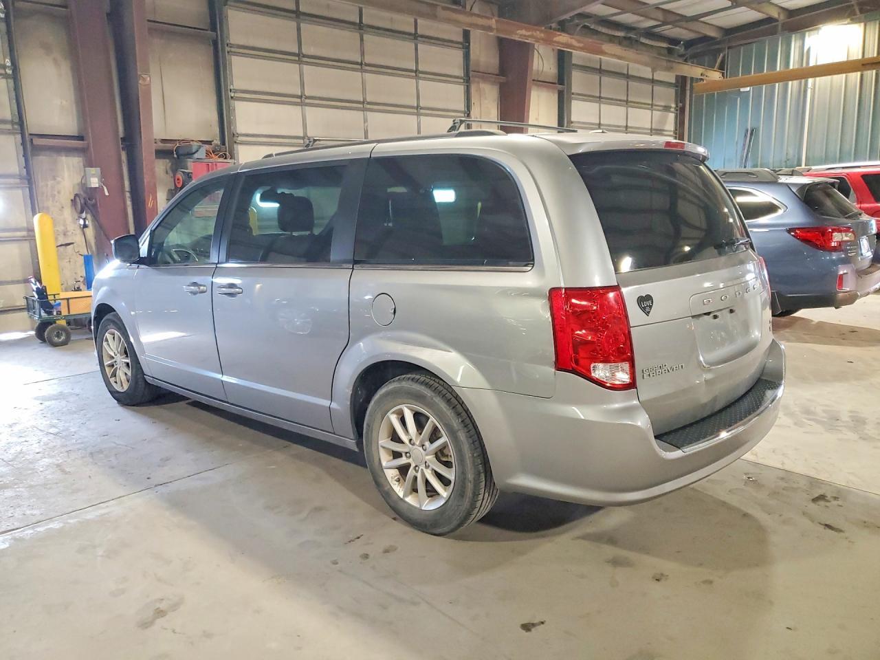 2019 Dodge Grand Caravan Sxt - Image 2