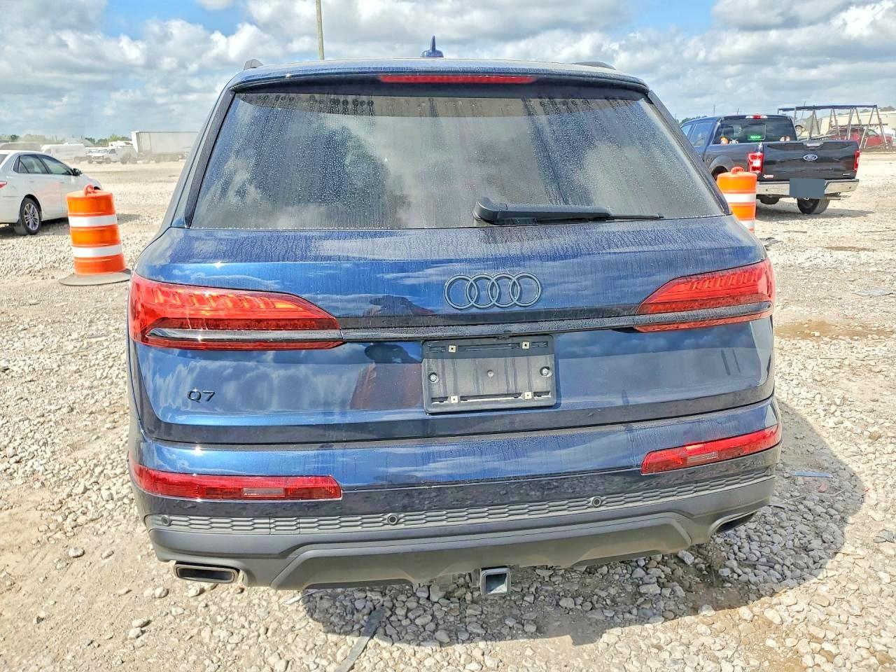 2025 Audi Q7 Premium Plus - Image 6