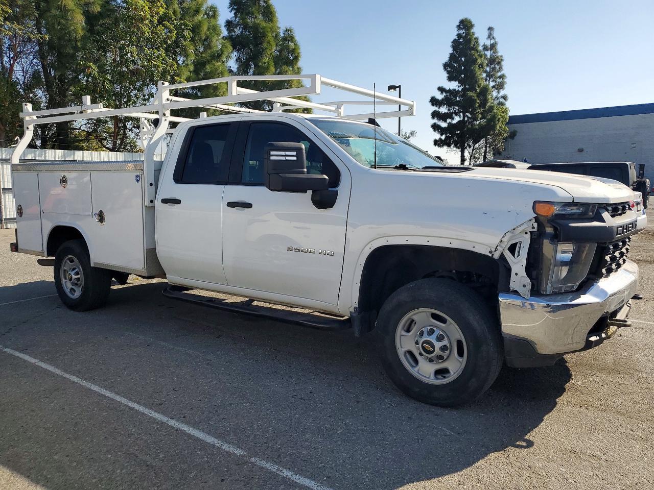 2022 Chevrolet Silverado C2500 Heavy Duty - Фото 4