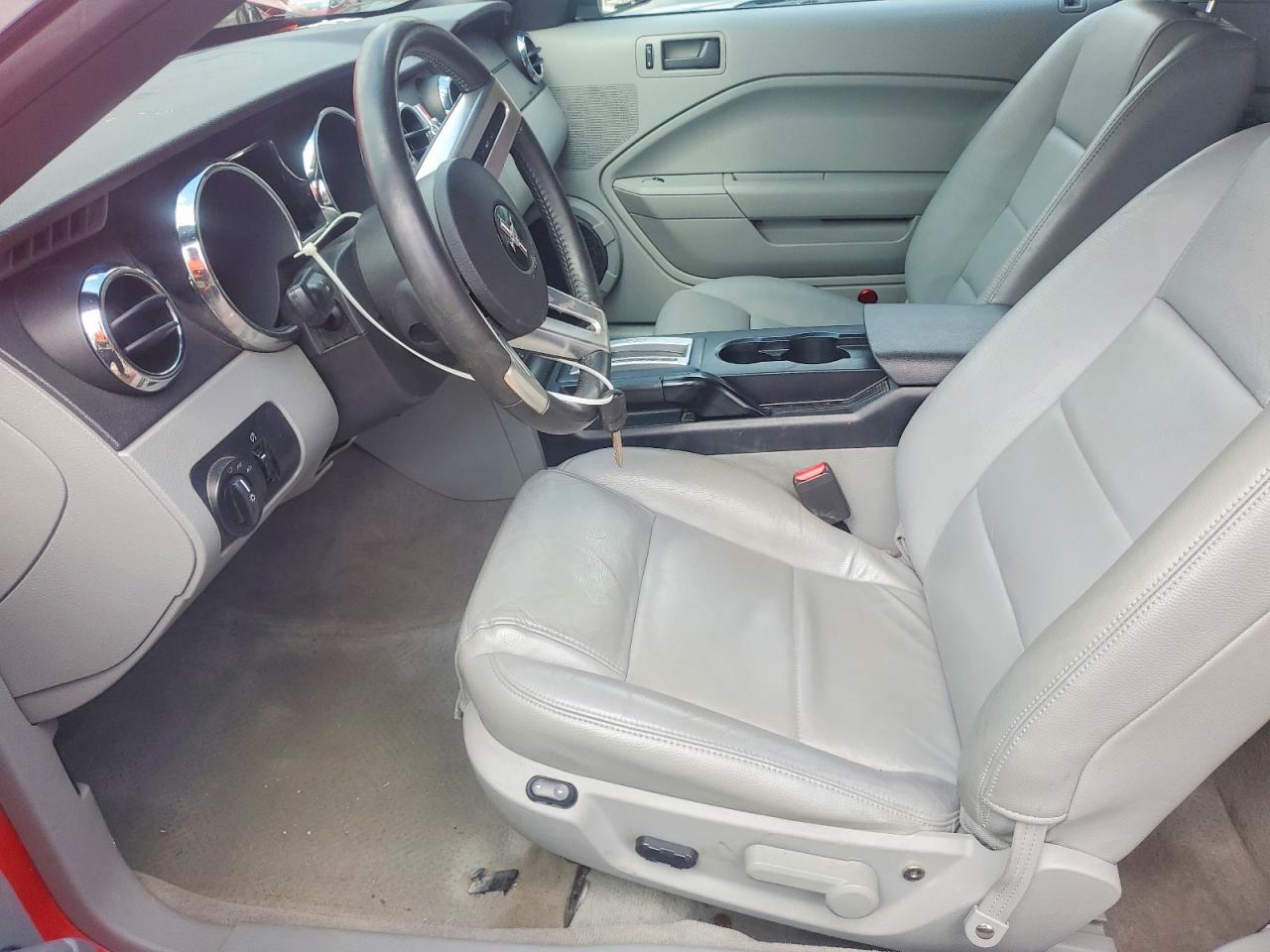 2005 Ford Mustang - Image 7