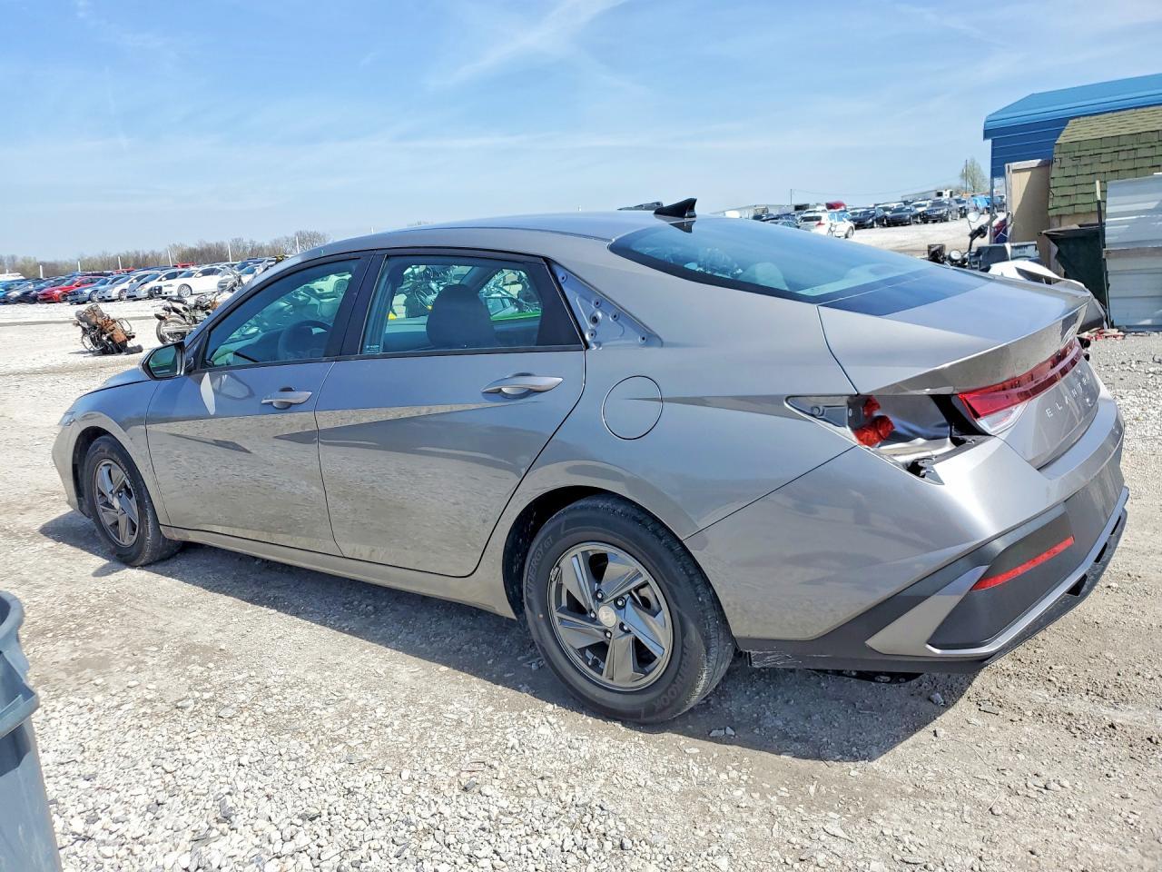 2024 Hyundai Elantra Se - Image 2