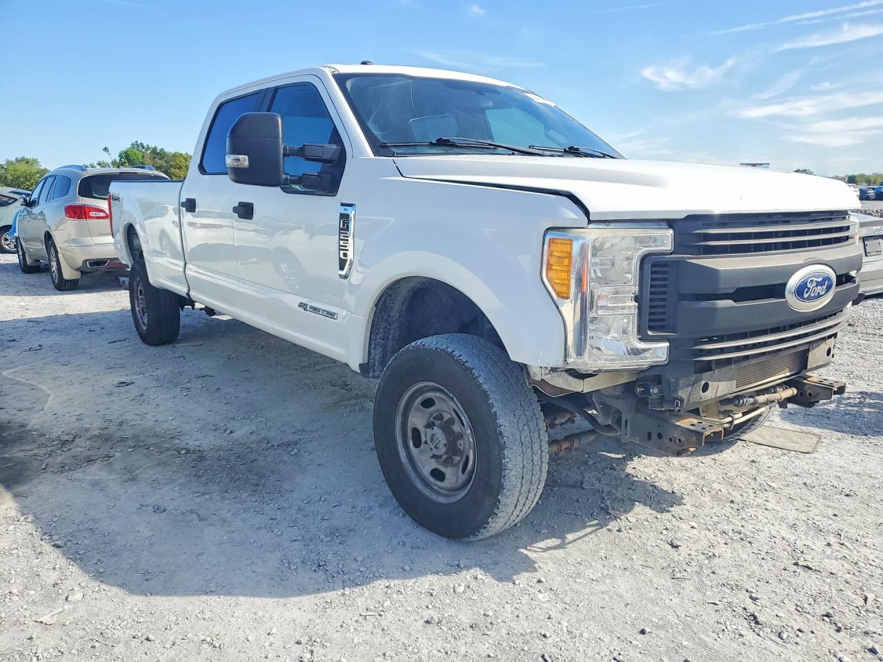 2017 Ford F250 Super Duty - Фото 4