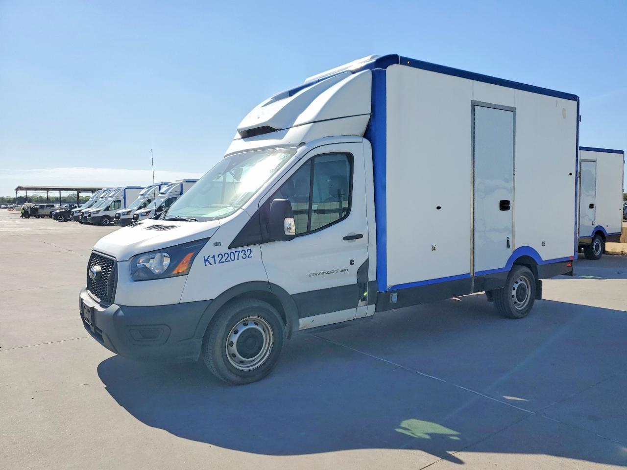 2022 Ford Transit Delivery Truck - Фото 2
