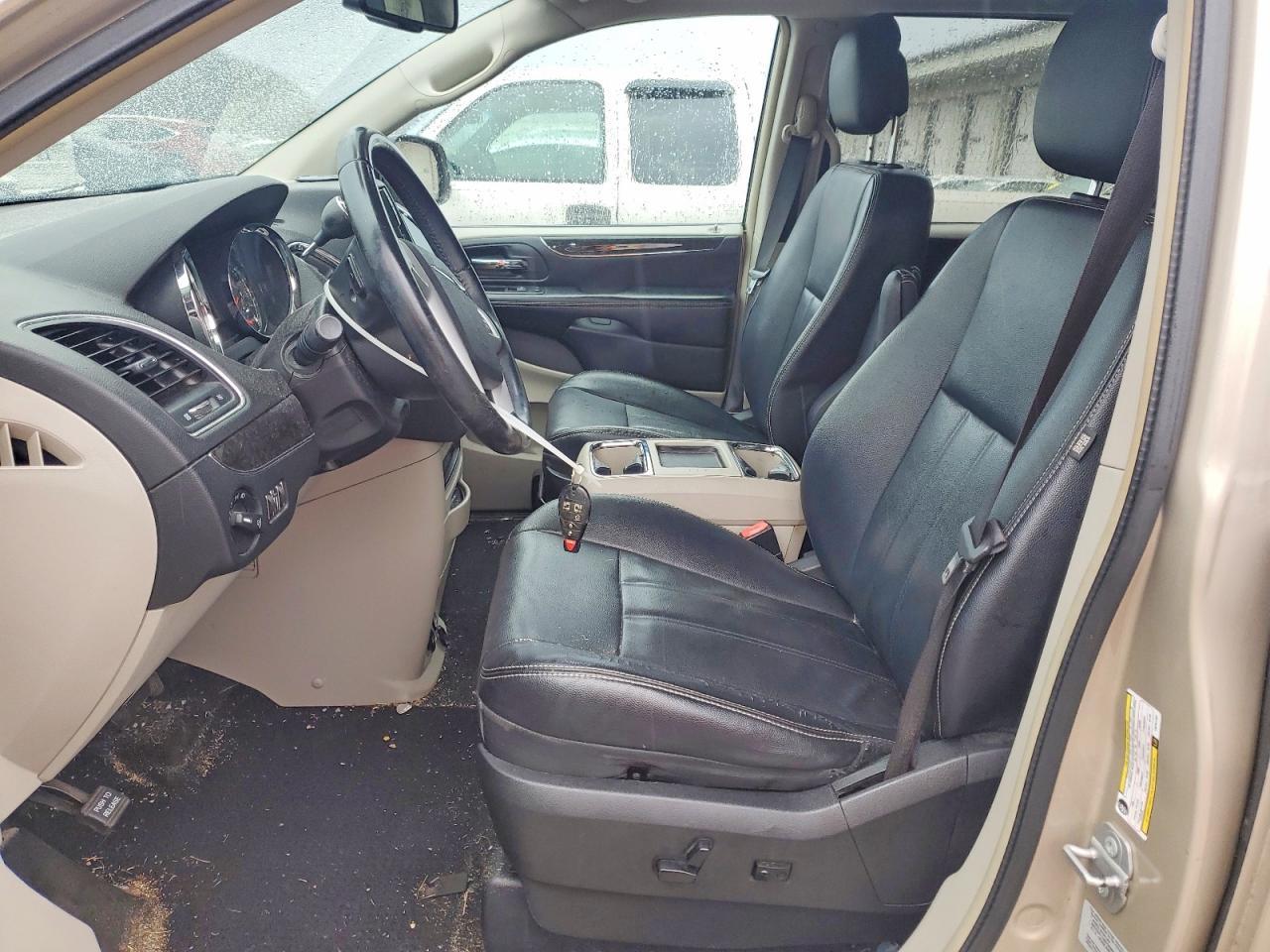 2015 Chrysler Town & Country Touring - Фото 7