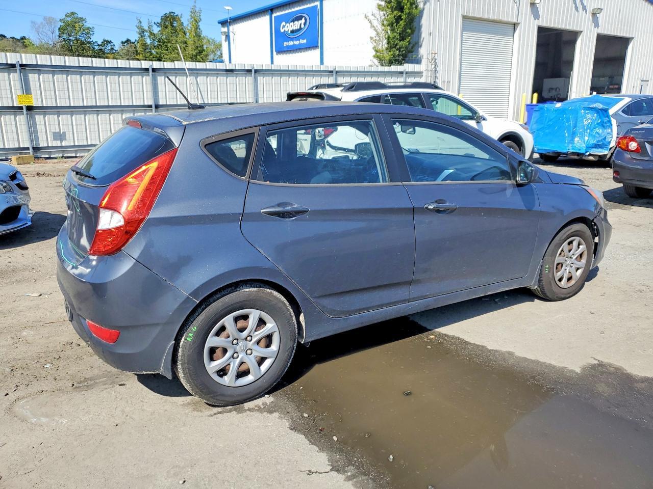 2013 Hyundai Accent - Image 3