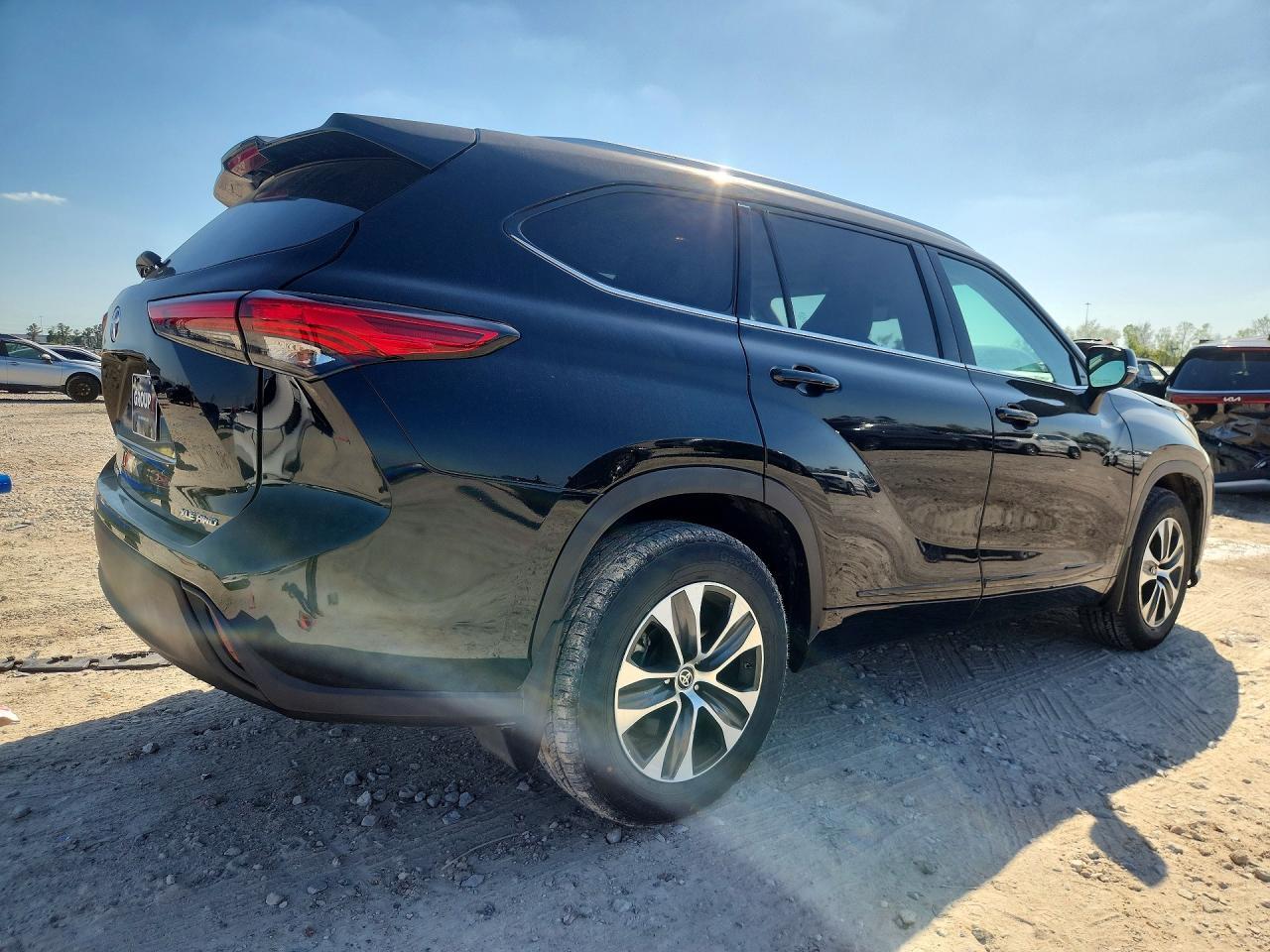 2021 Toyota Highlander Xle - Image 3