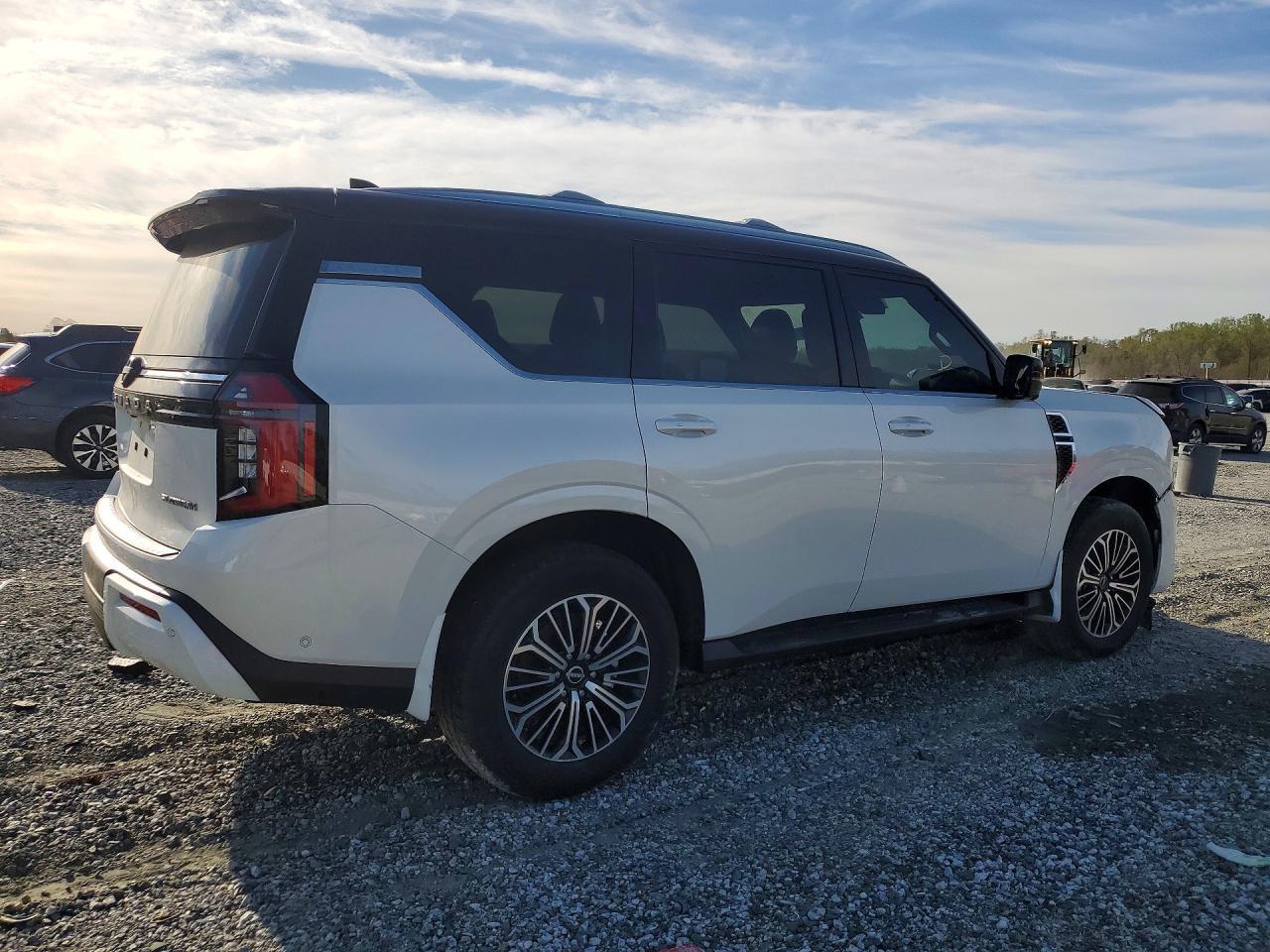 2025 Nissan Armada Platinum - Image 3
