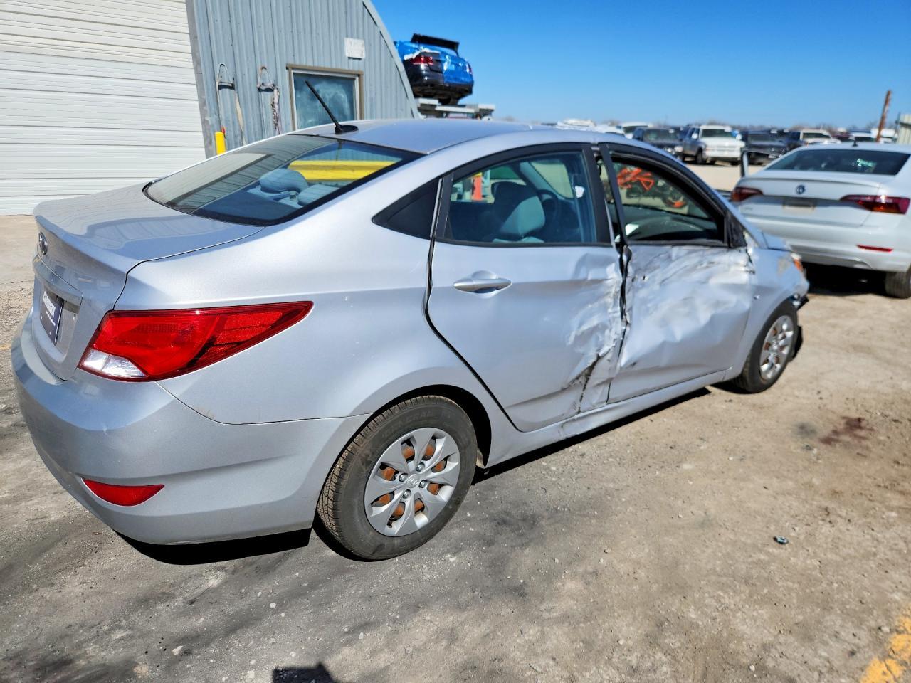 2017 Hyundai Accent Se - Image 3