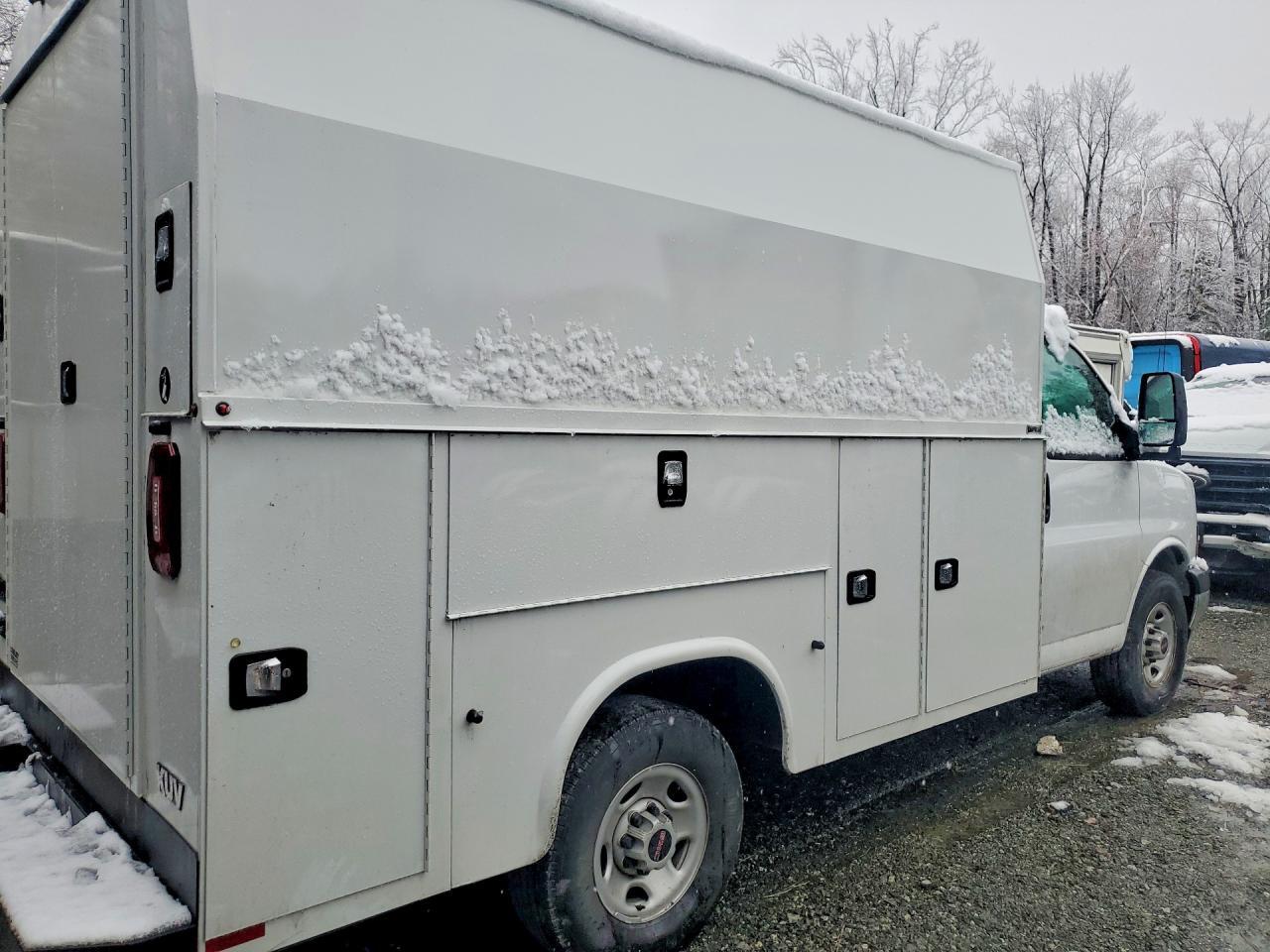 2024 GMC Savana Utility / Service Truck - Image 3