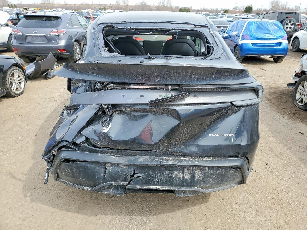 2026 Tesla Model Y - Фото 6