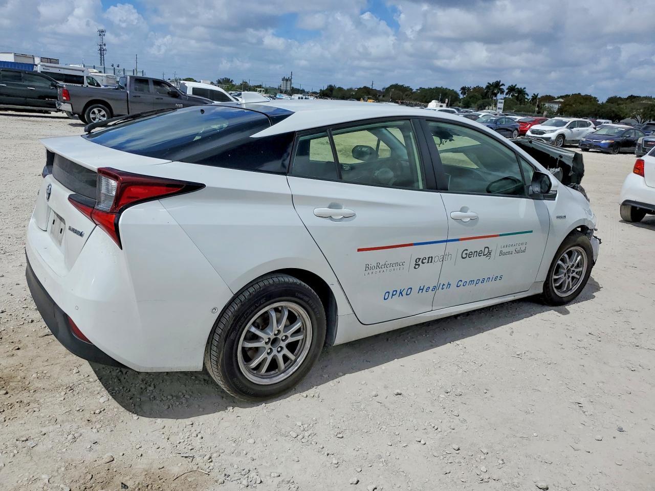 2021 Toyota Prius Le - Фото 3