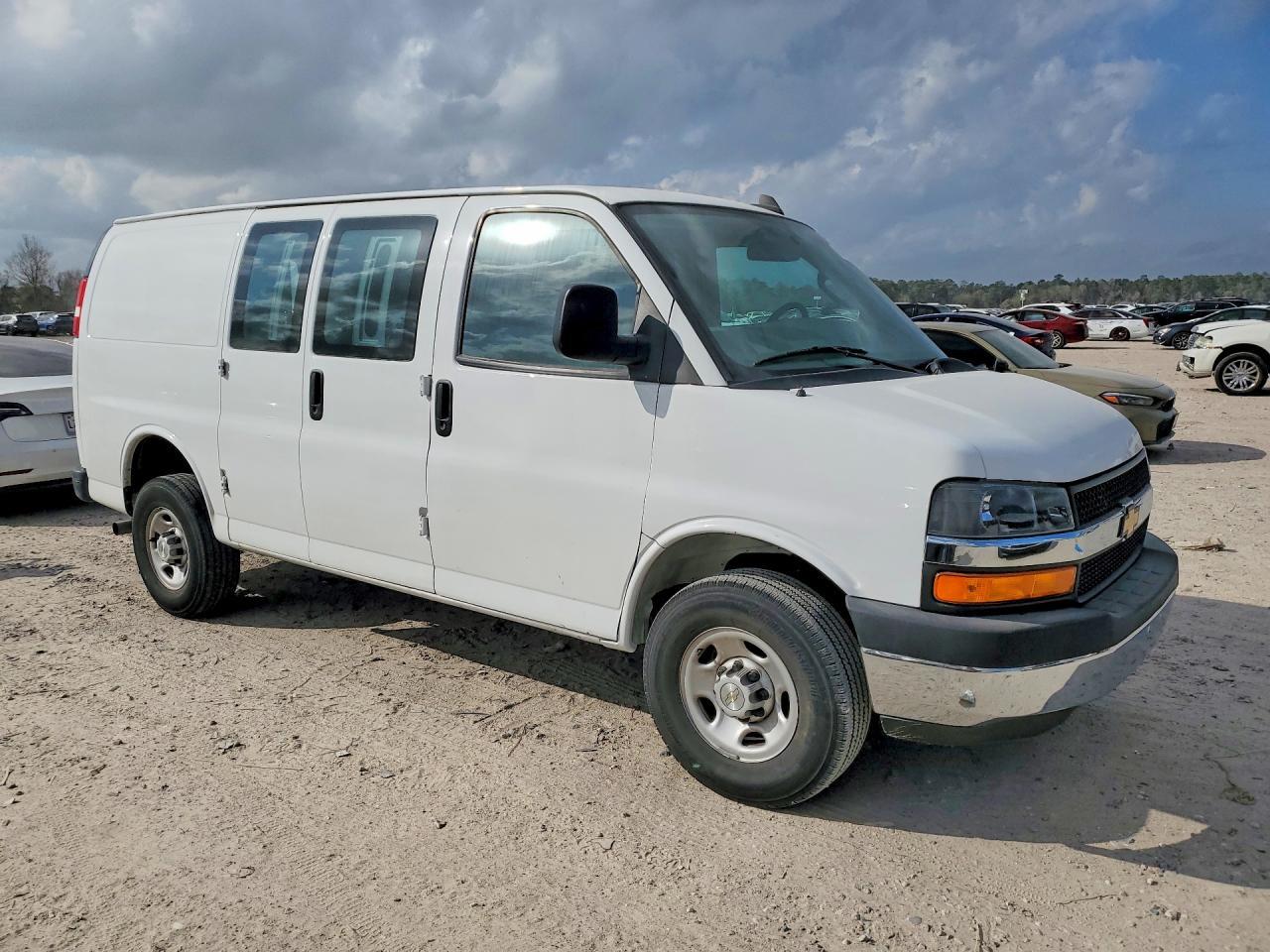 2023 Chevrolet Express G - Фото 4