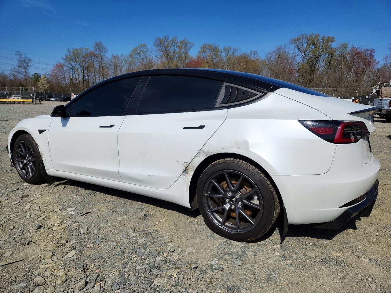 2023 Tesla Model 3 - Фото 2