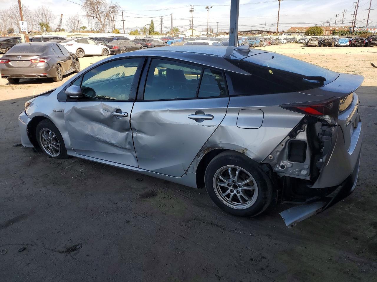 2017 Toyota Prius Two - Фото 2