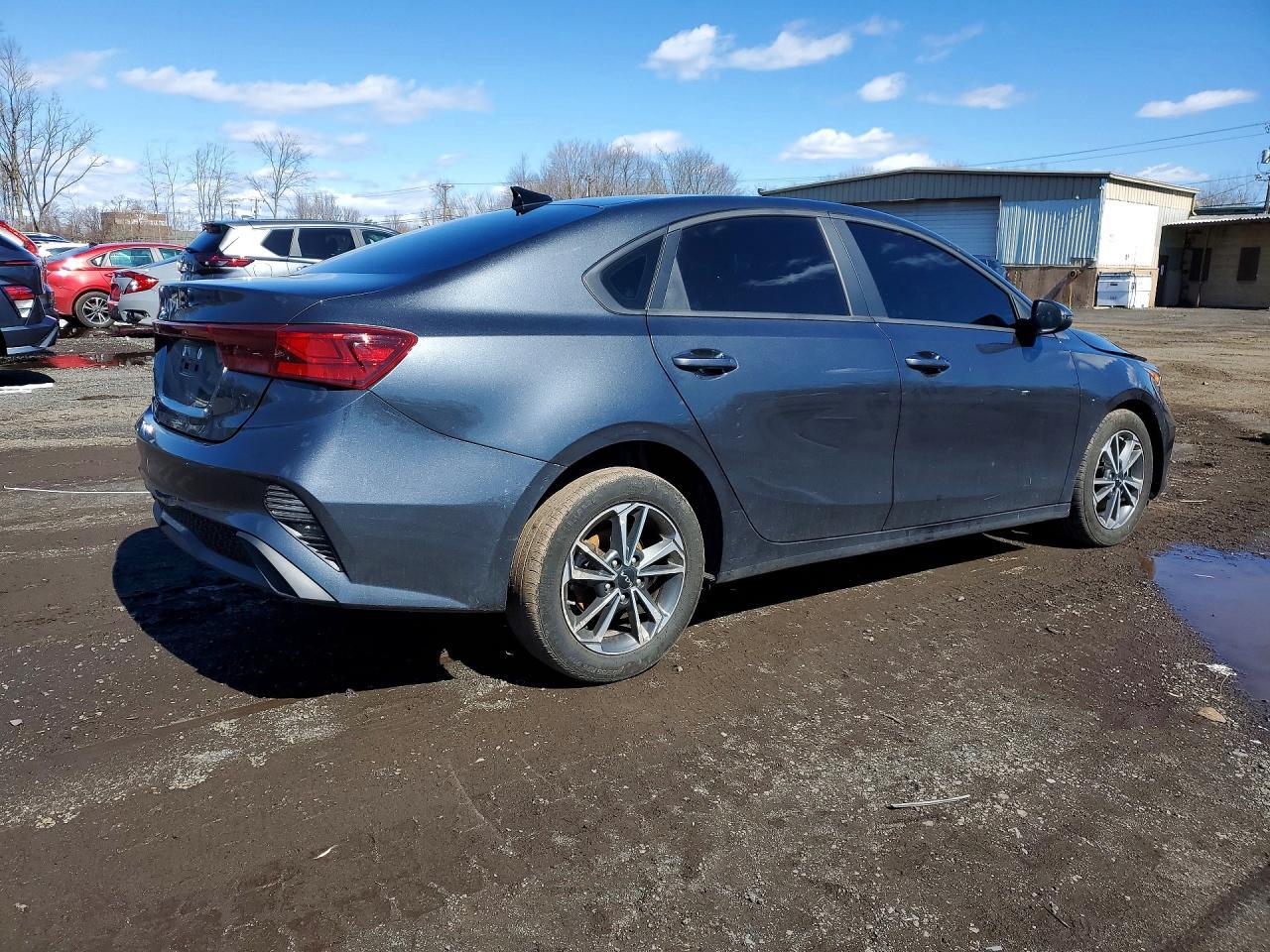2024 Kia Forte Lxs - Image 3