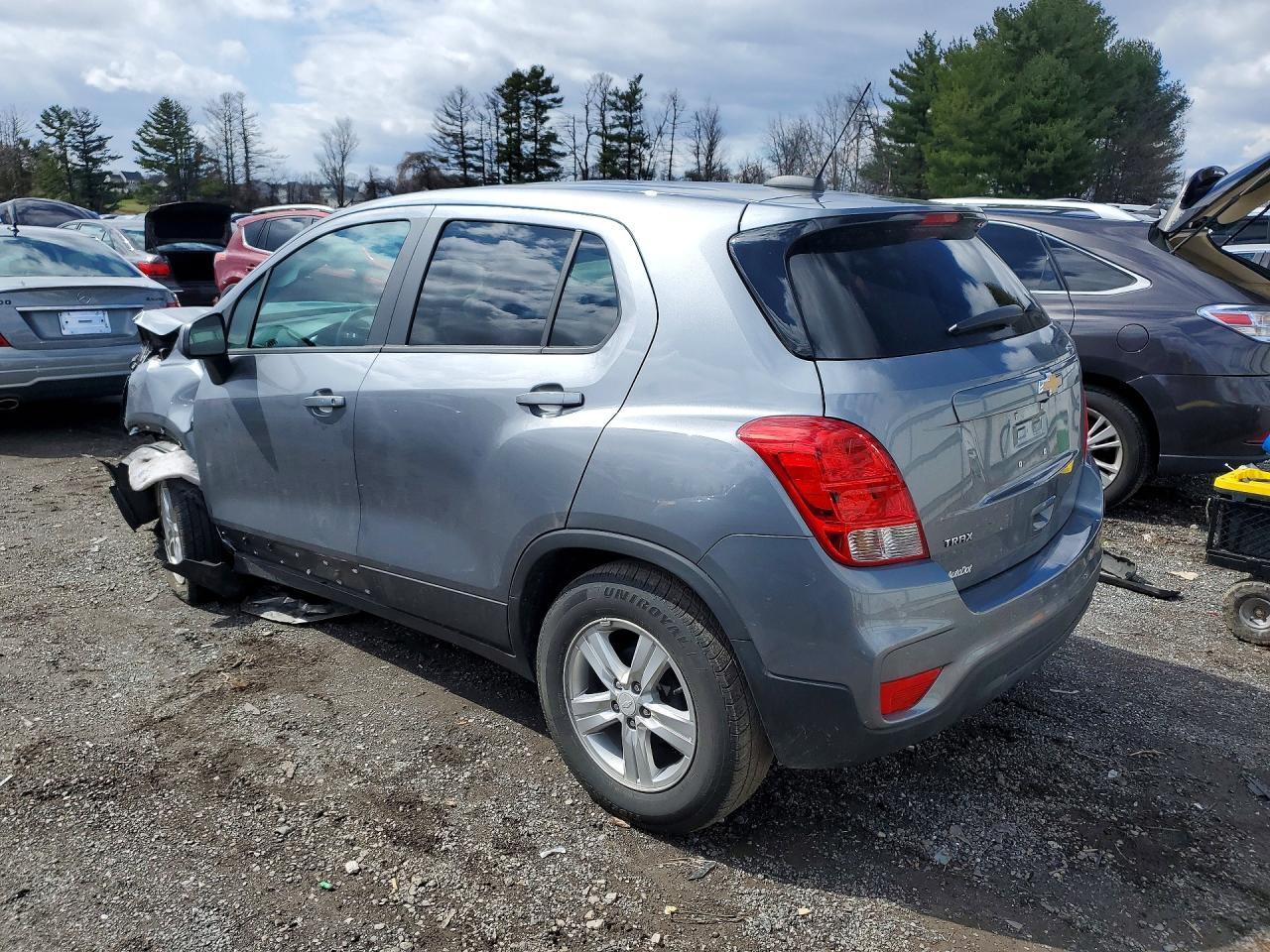 2020 Chevrolet Trax Ls - Image 2
