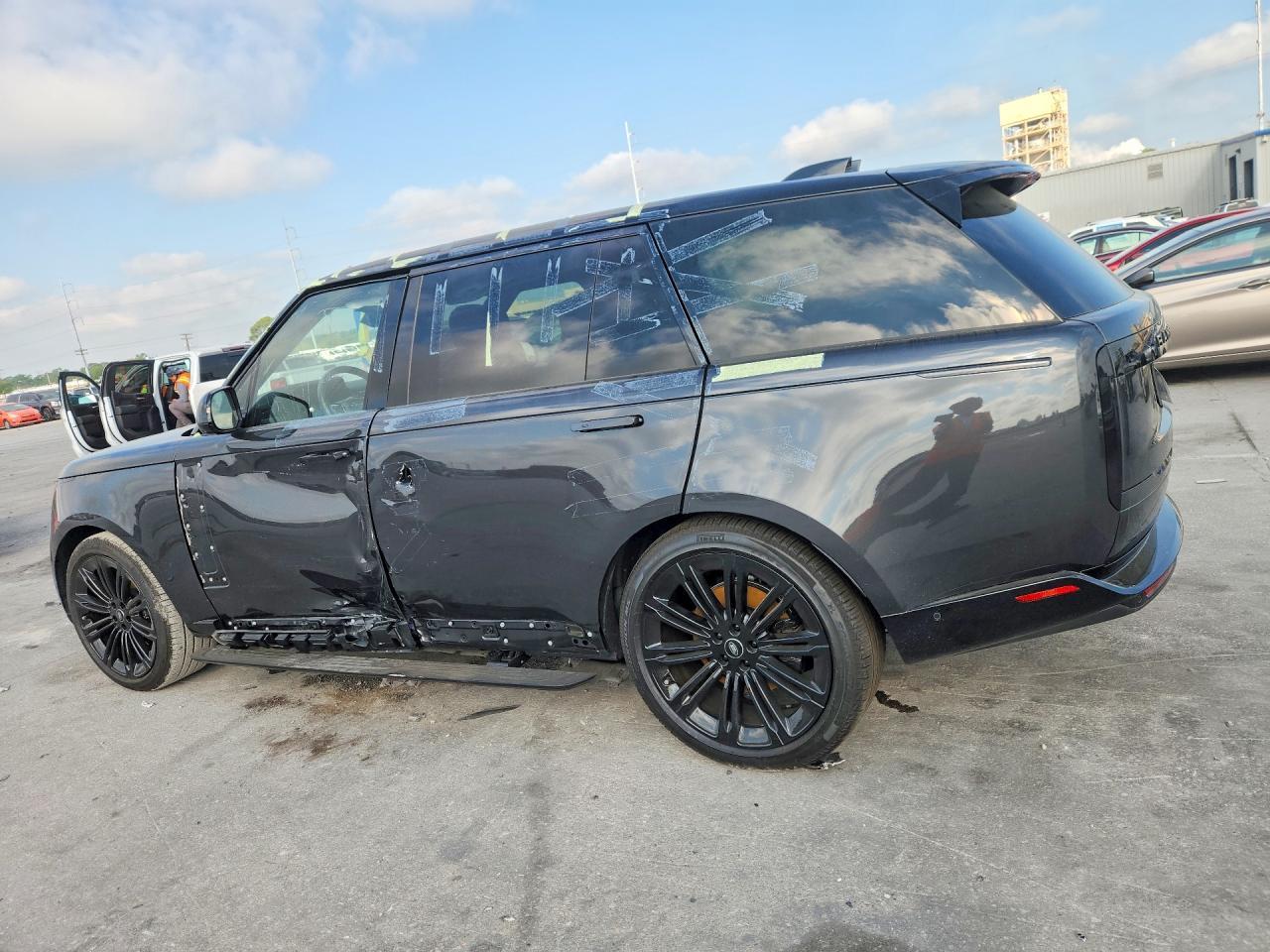 2025 Land Rover Range Rover Se - Image 2