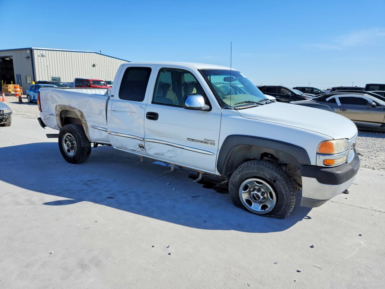 2001 GMC Sierra C2500 Heavy Duty - Image 4