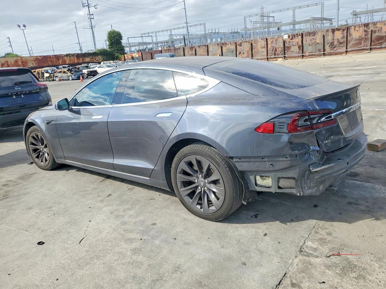2017 Tesla Model S - Image 2