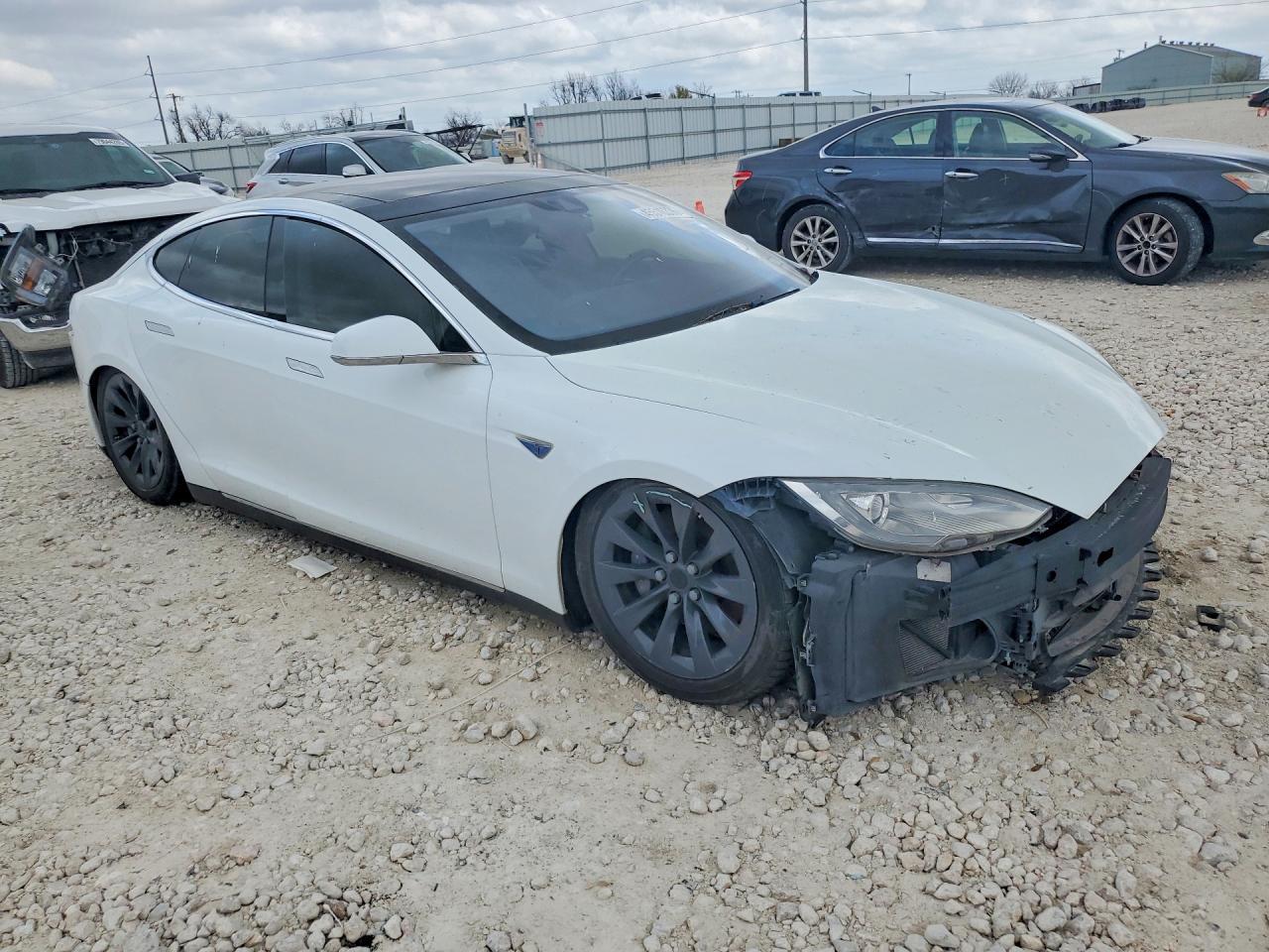 2015 Tesla Model S 85D - Image 4