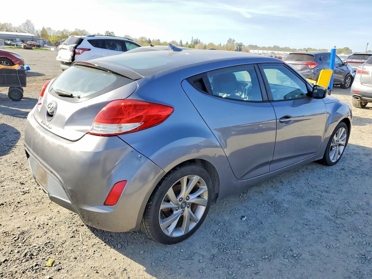 2016 Hyundai Veloster Base - Фото 3