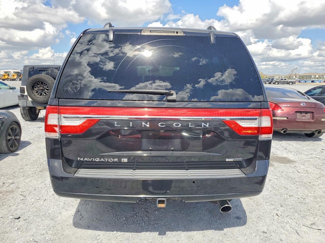 2015 Lincoln Navigator L - Image 6