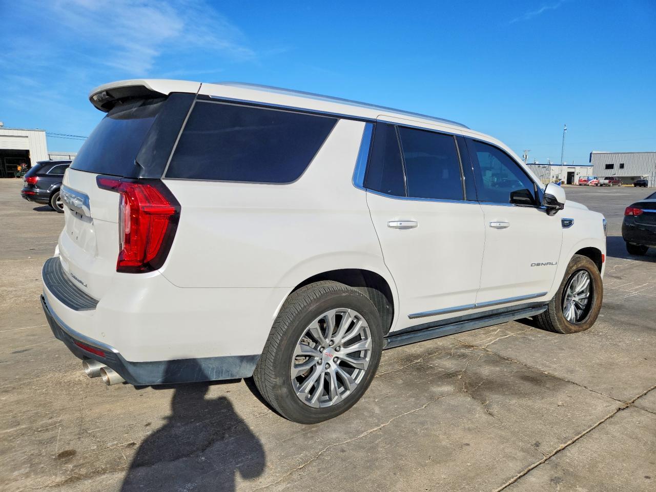 2021 GMC Yukon Denali - Фото 3
