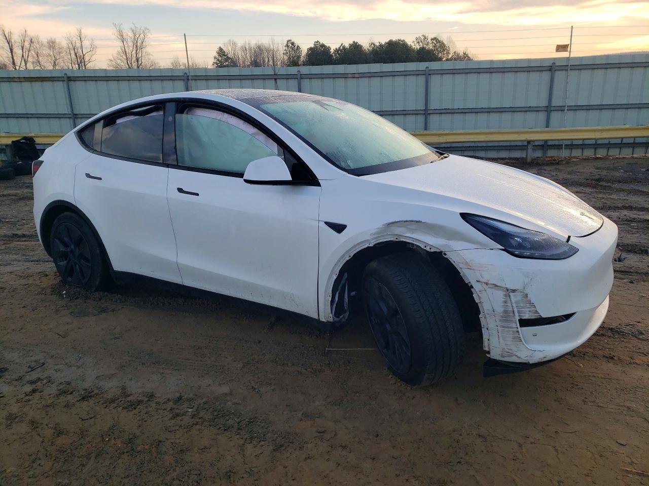 2024 Tesla Model Y - Image 4