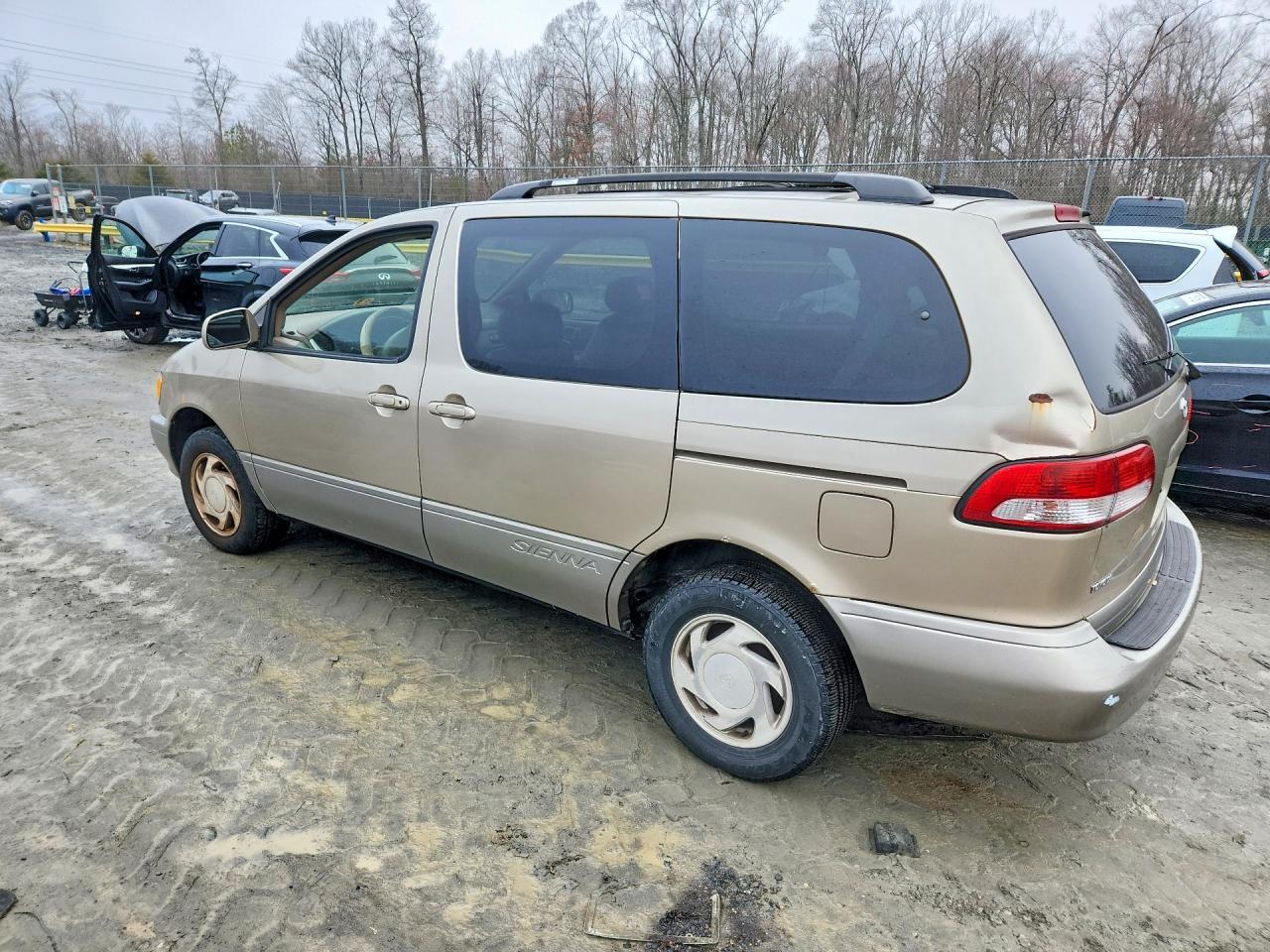 2003 Toyota Sienna - Фото 2