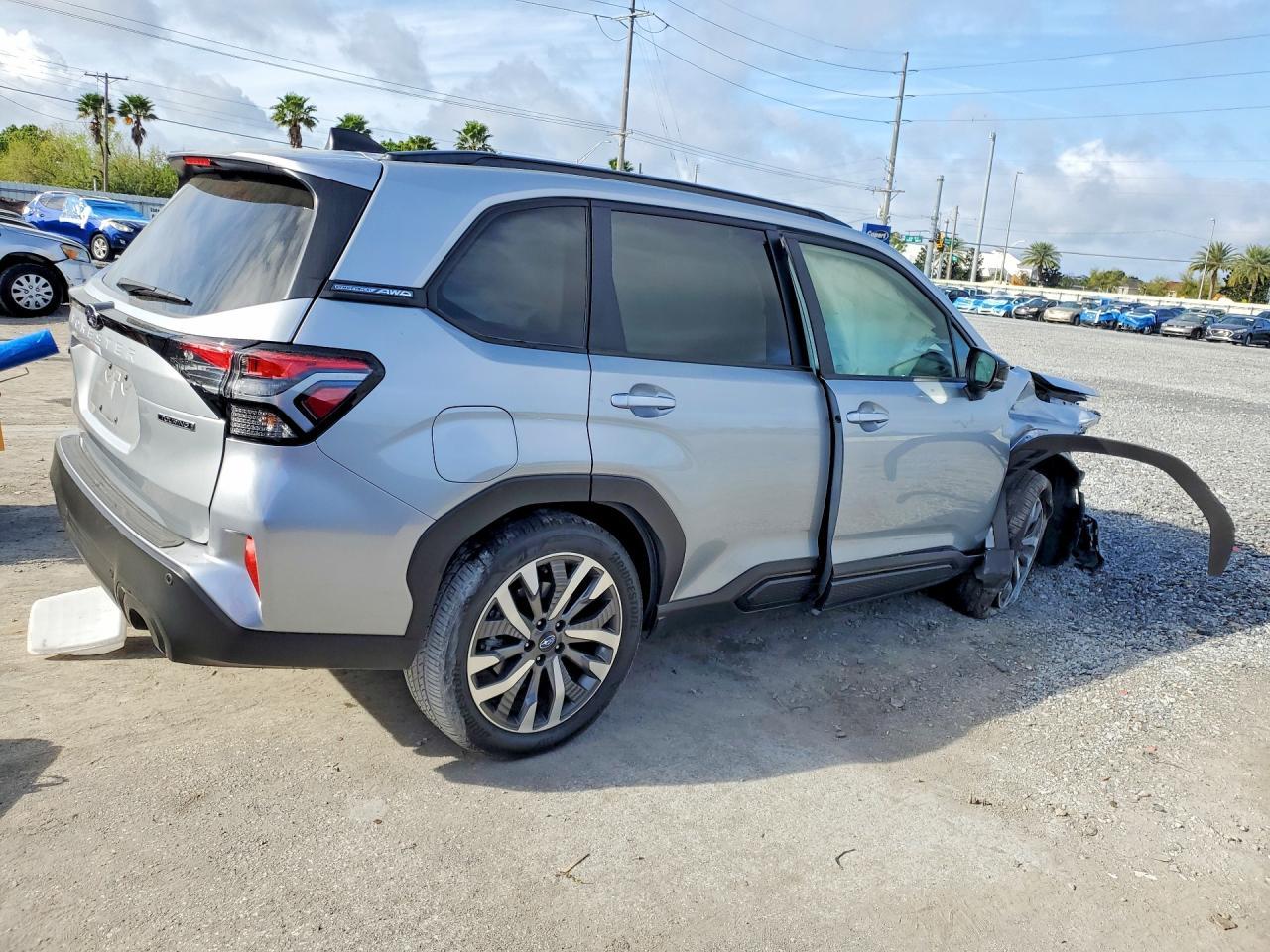 2025 Subaru Forester Touring - Фото 3
