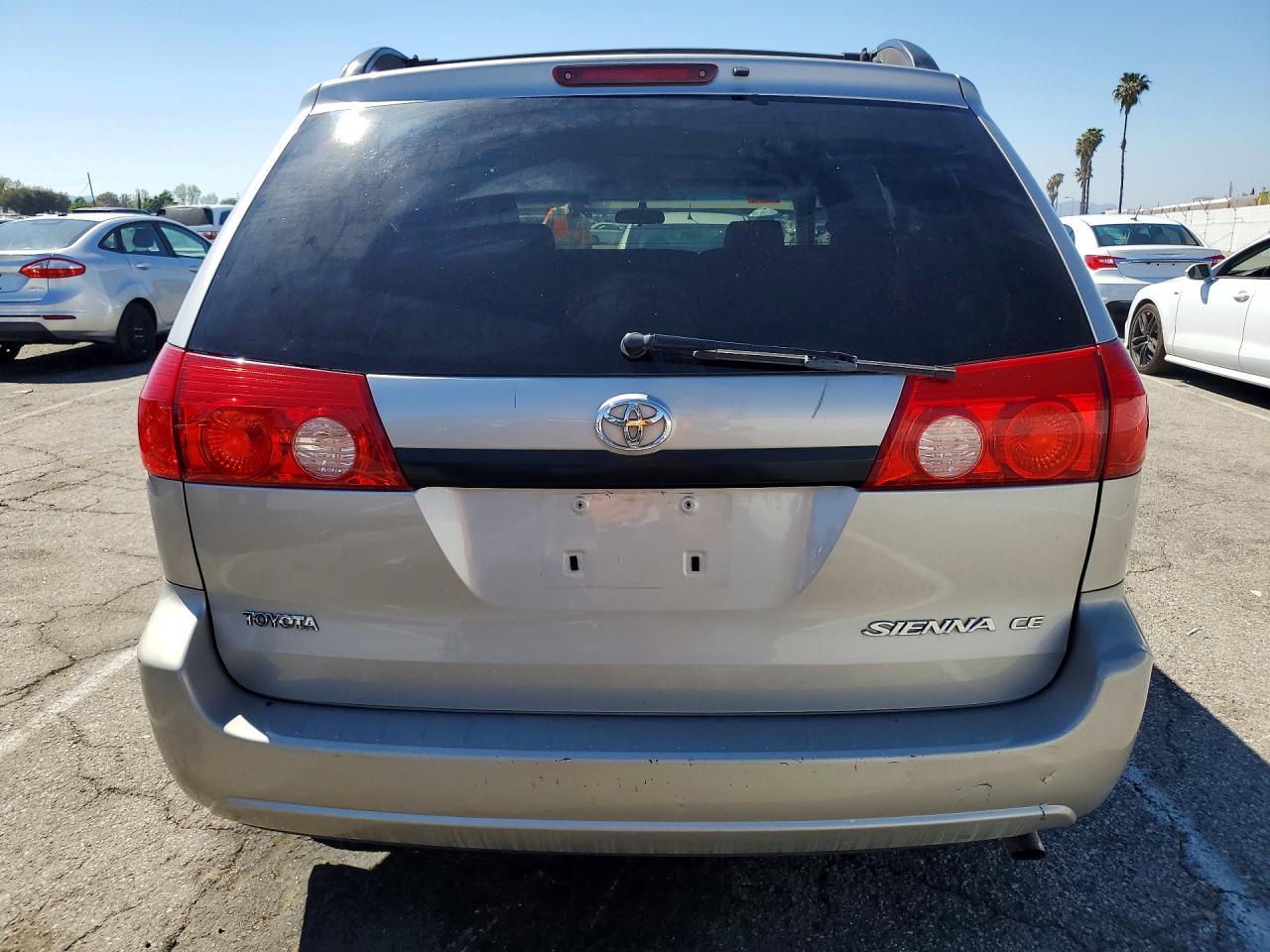 2008 Toyota Sienna Ce 8-Passenger - Image 6