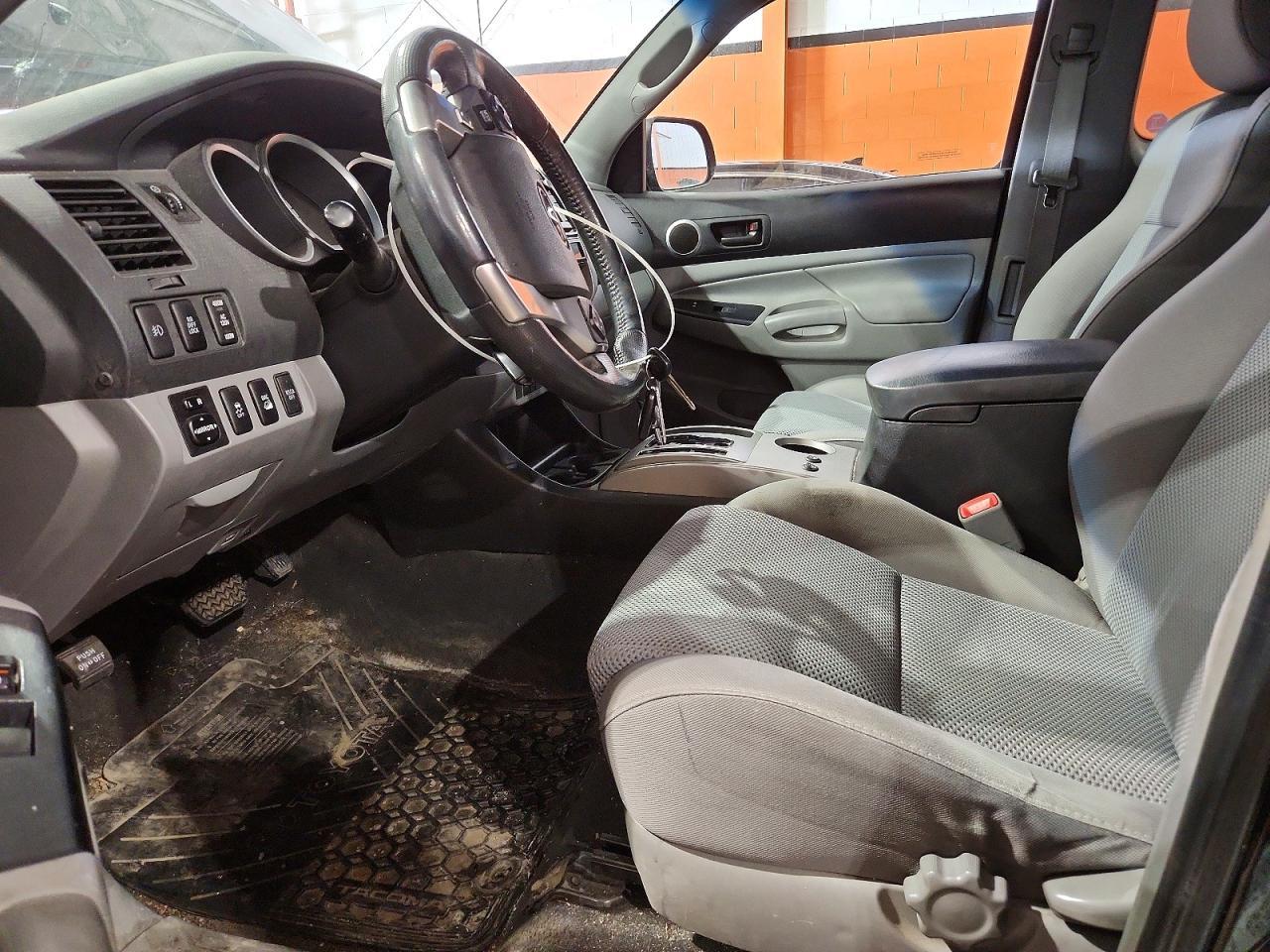 2015 Toyota Tacoma V6 - Image 7