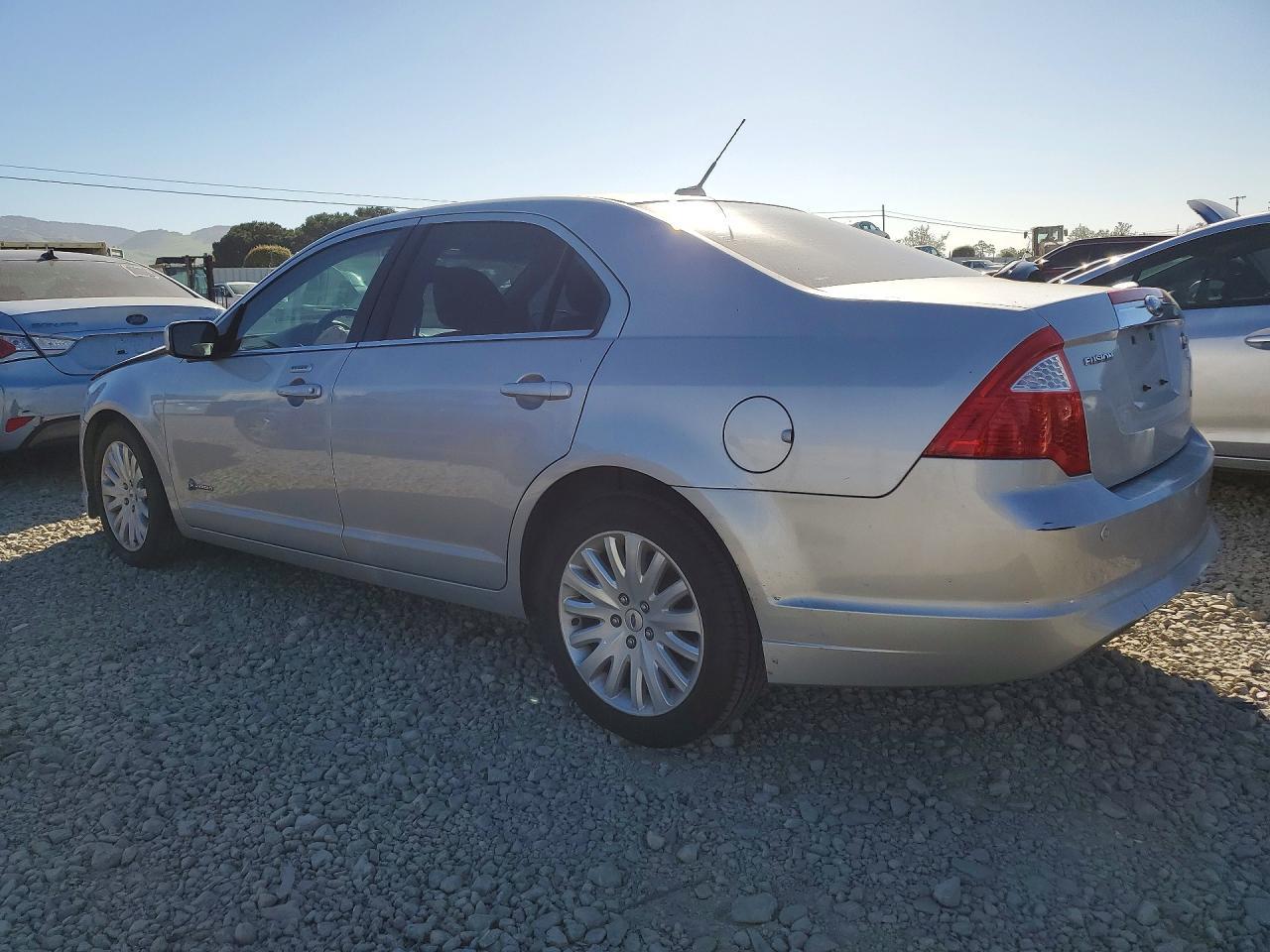 2010 Ford Fusion Hybrid - Фото 2