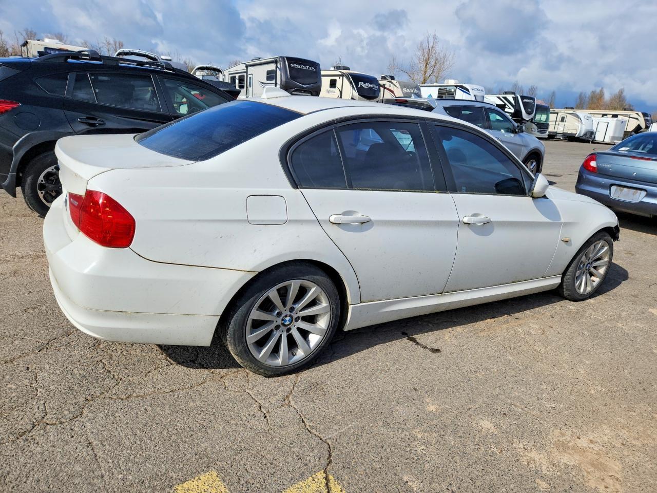 2010 BMW 328 I - Image 3