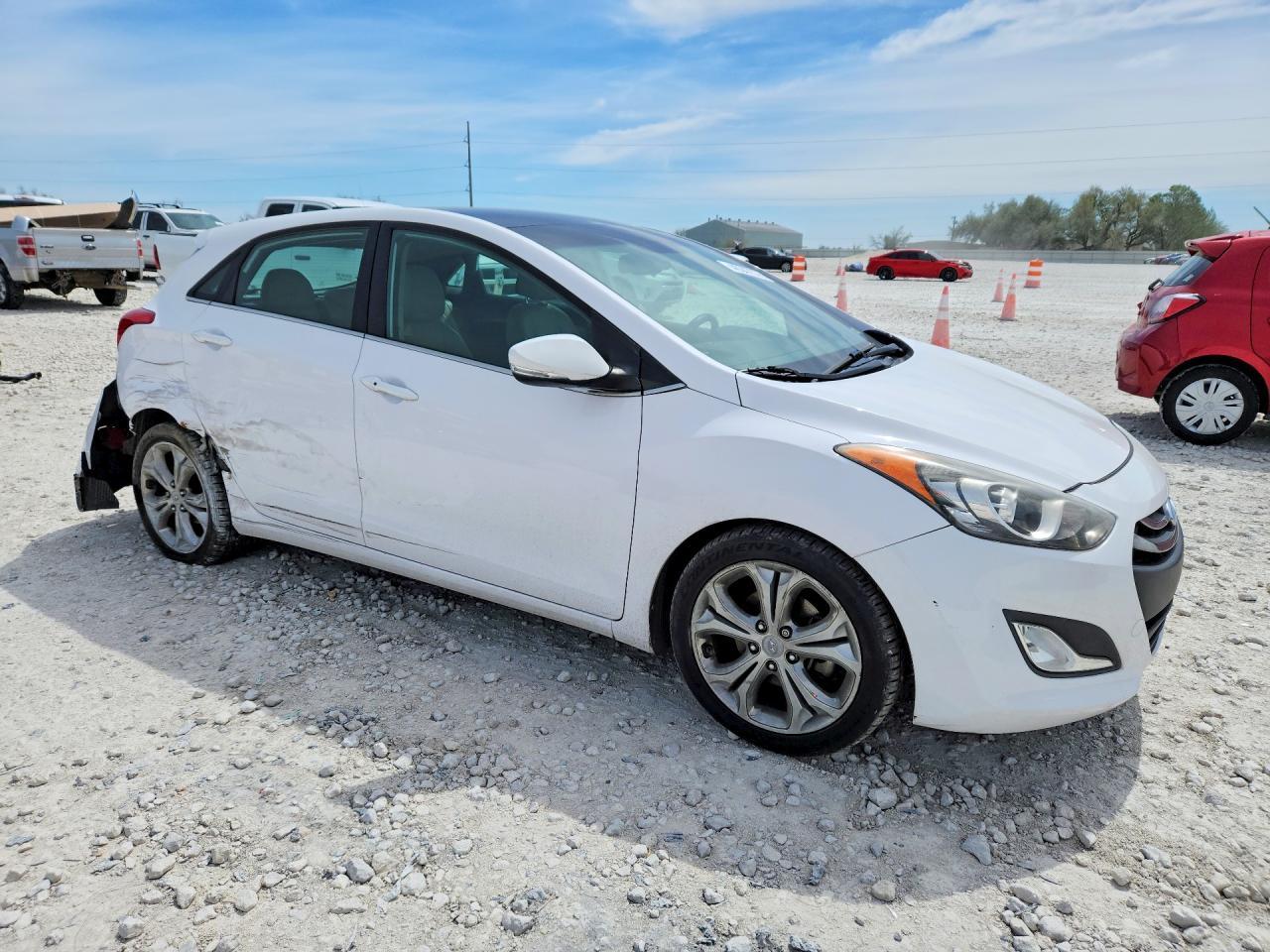 2014 Hyundai Elantra - Image 4