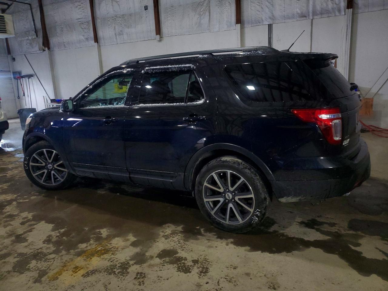 2015 Ford Explorer Xlt - Фото 2