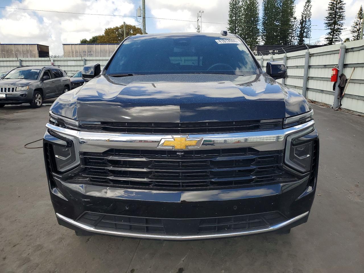 2025 Chevrolet Suburban C1500 Ls - Image 5
