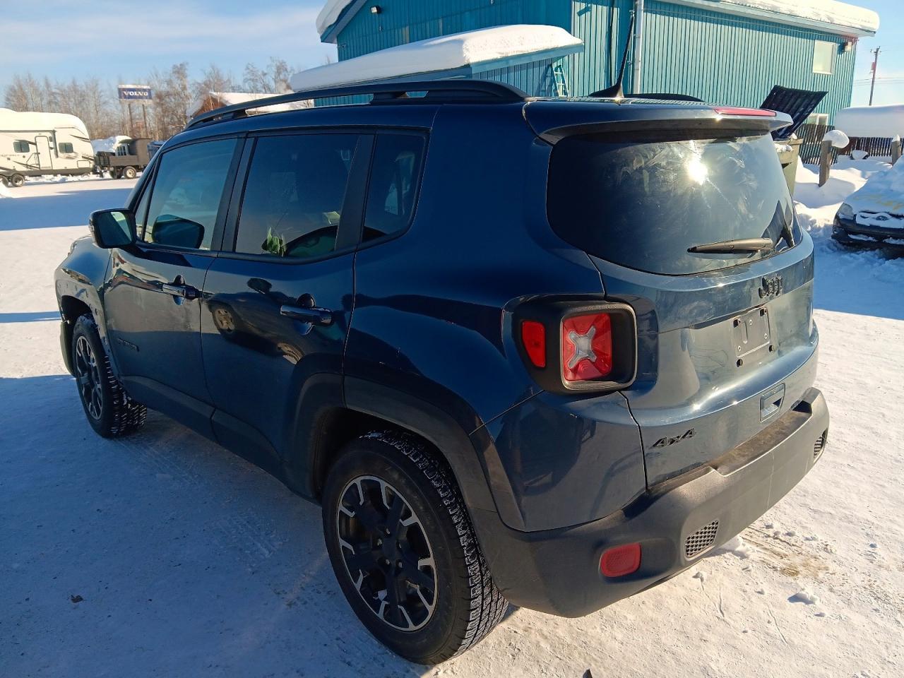 2023 Jeep Renegade Latitude - Image 2