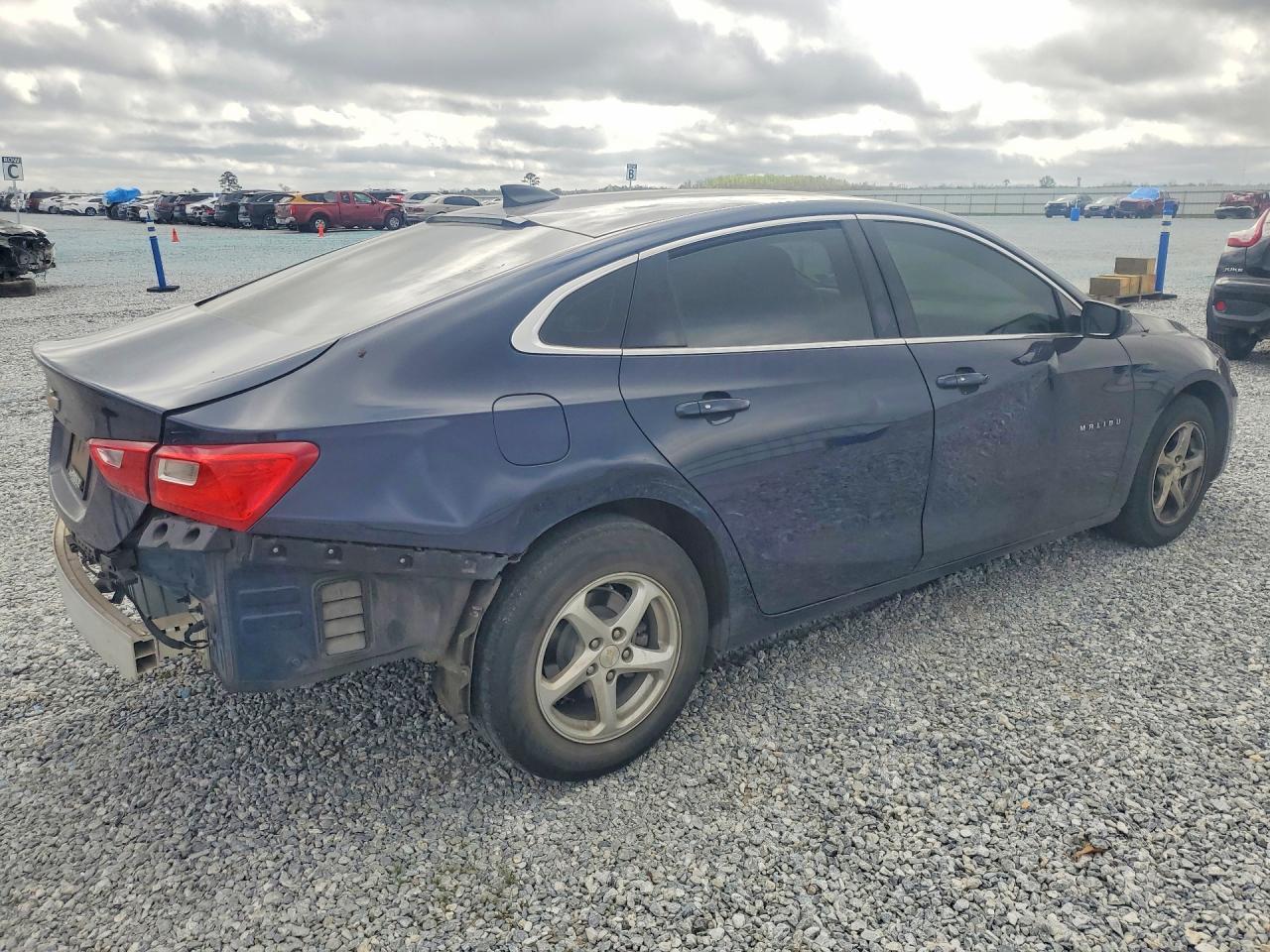 2018 Chevrolet Malibu Ls - Image 3